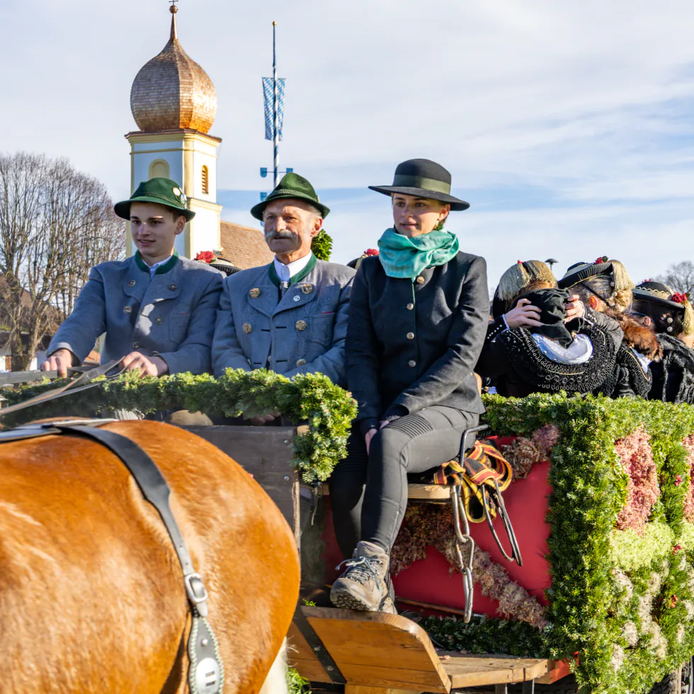 Auf dem Festwagen