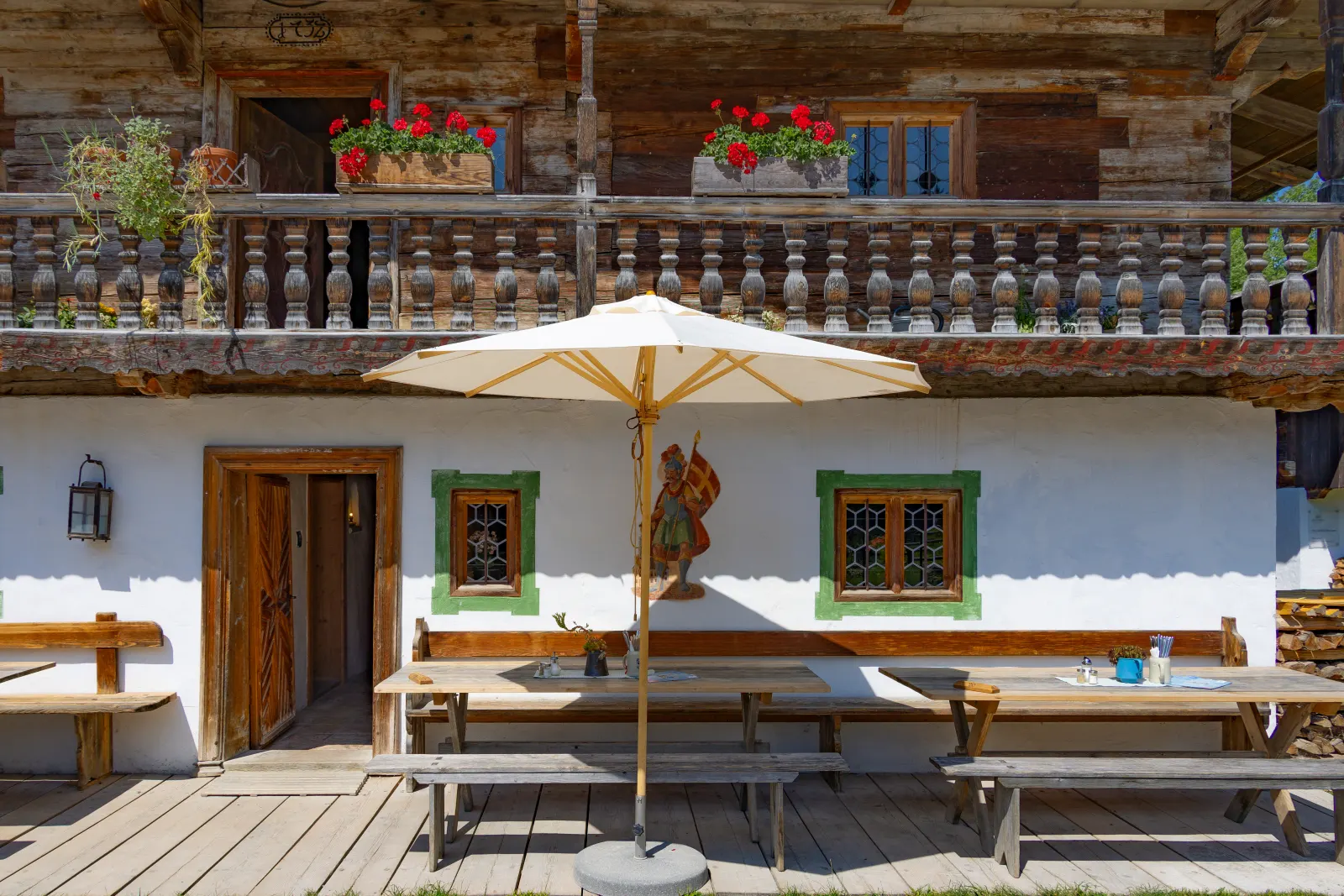 Der Eingang am Haupthaus
